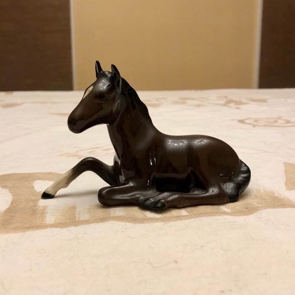 Royal Doulton Horse Foal (Lying Down) Figurine - Picture 3 of 10